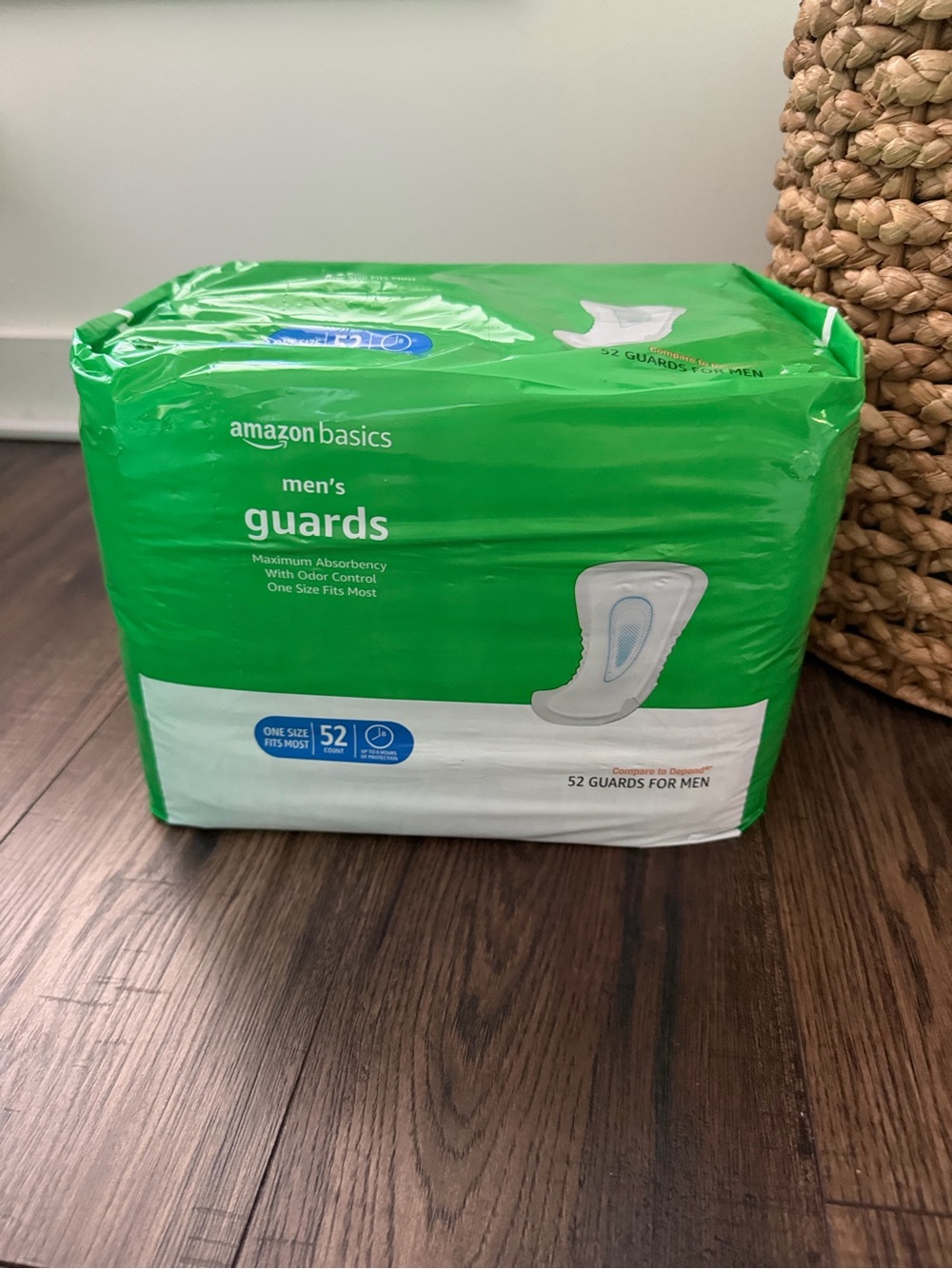 Amazon Basics Men's Incontinence Guards, Maximum absorbency 52 Count new